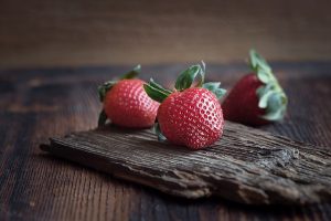strawberries-1322733_640