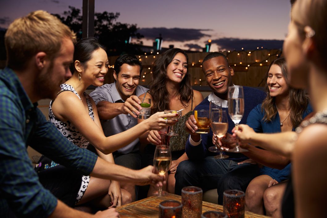 Tips for Hosting an Elegant Summer Cocktail Party