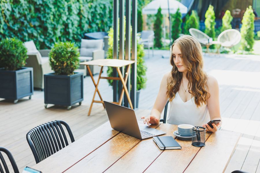 How To Create a Functional Outdoor Workspace at Home