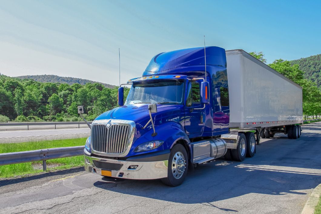 3 Crucial Reasons To Keep Your Semi-Truck Clean