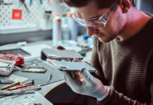 How Professional Smartphone Repair in Orlando Restores Your Device?
