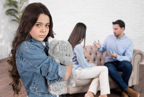 portrait-sad-girl-holding-teddy-bear child custody