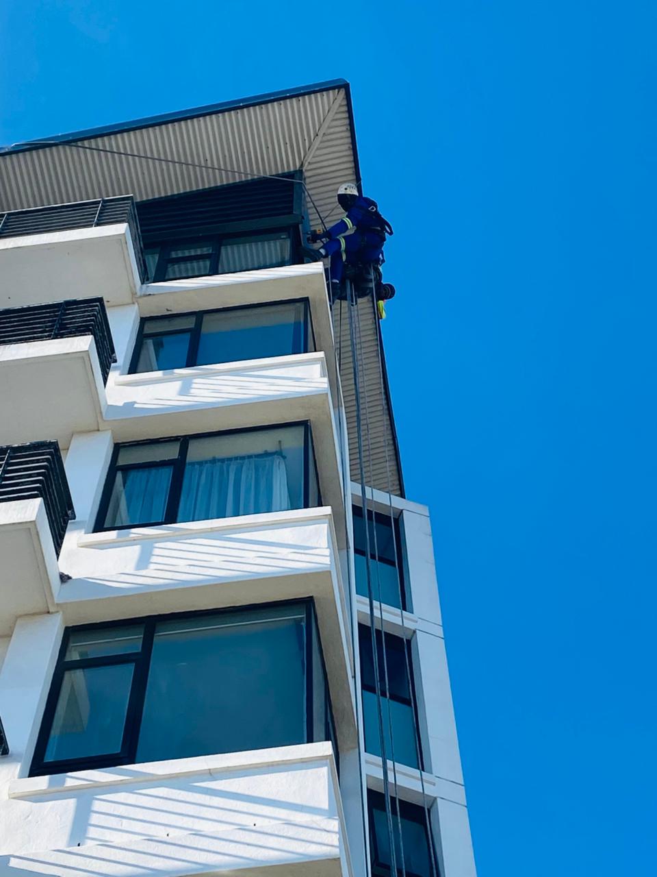 rope-access-3-0aI46Ef9 facade repairs